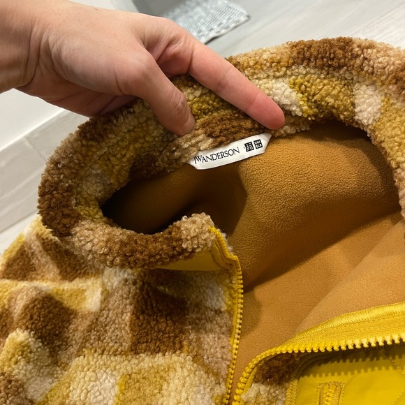 Uniqlo x J.W. Anderson Windproof Fleece Jacket featuring a signature check Large - Picture 6 of 11